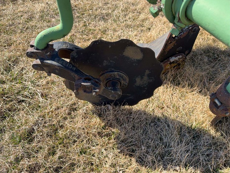 john-deere-three-point-three-bottom-plow-image-23