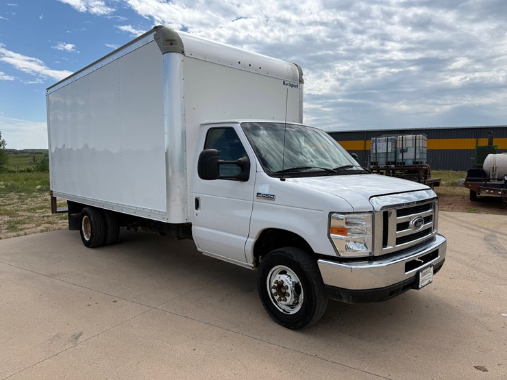 2018-ford-cargo-image-5