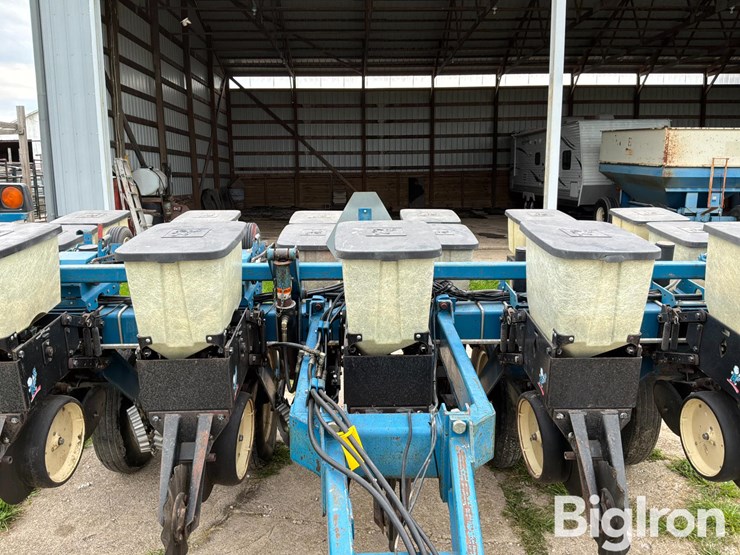 2000-kinze-2000-image-13