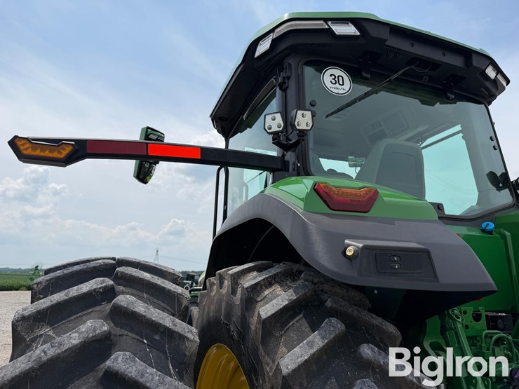2025-john-deere-8r-370-image-15