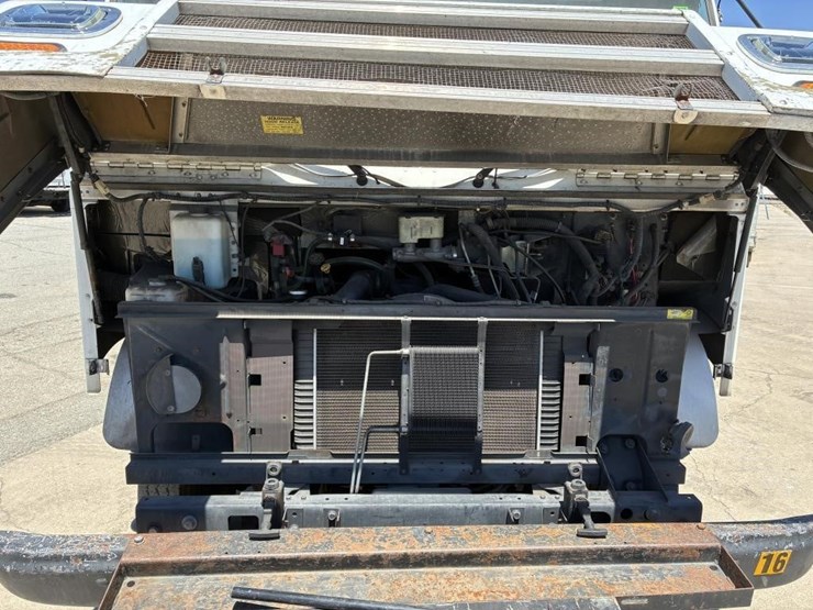 2002-workhorse-p42-image-9
