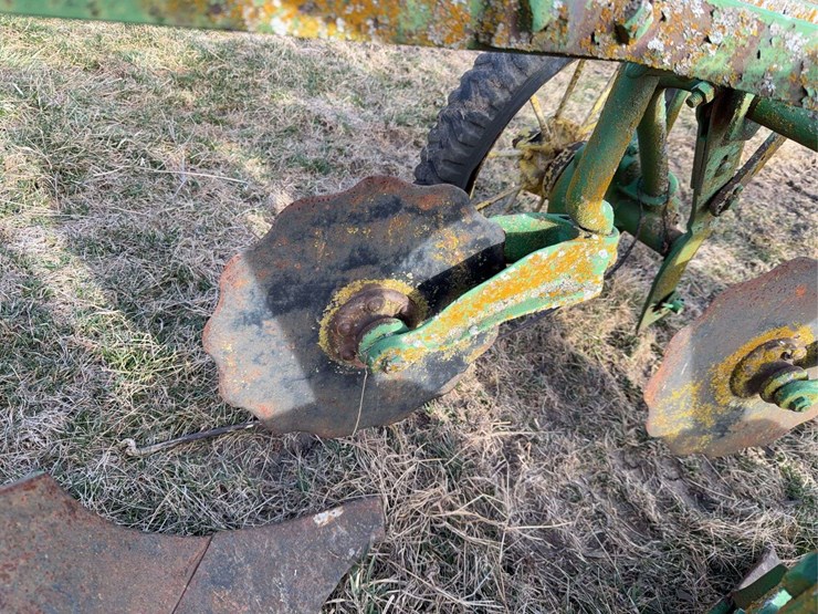 john-deere-pull-type-three-bottom-plow-image-22