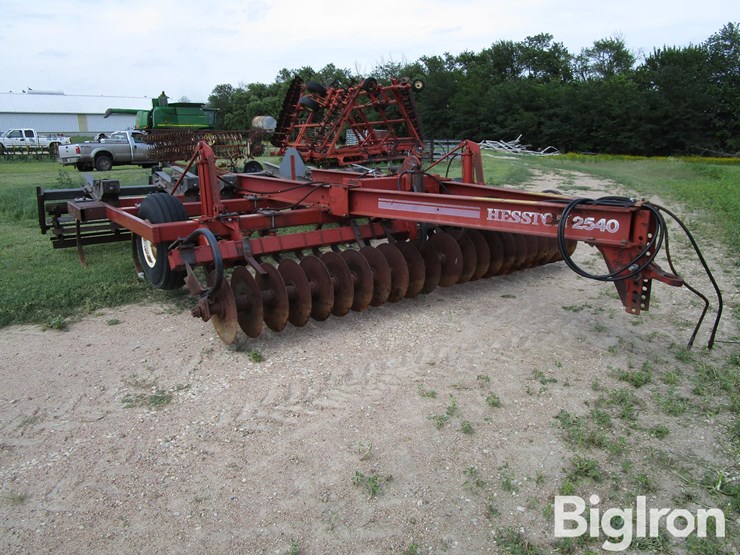 hesston-2540-image-3