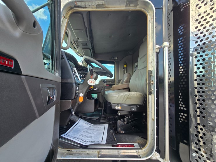 2015-kenworth-t800-image-54