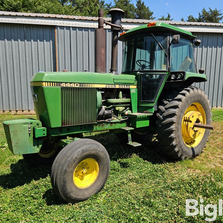 1982 JOHN DEERE 4440