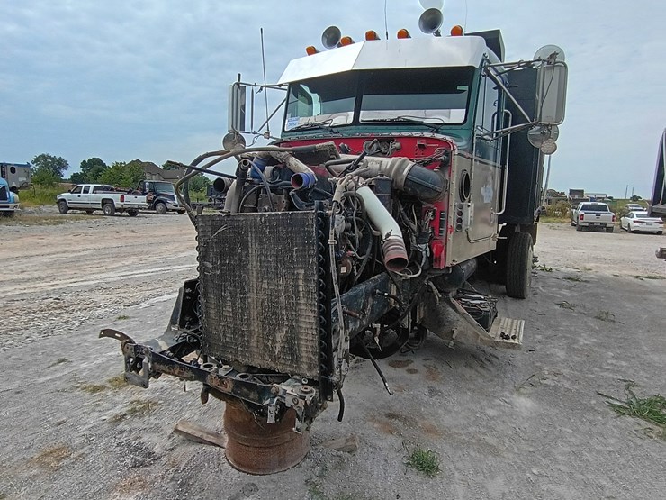 1997-peterbilt-379-image-14