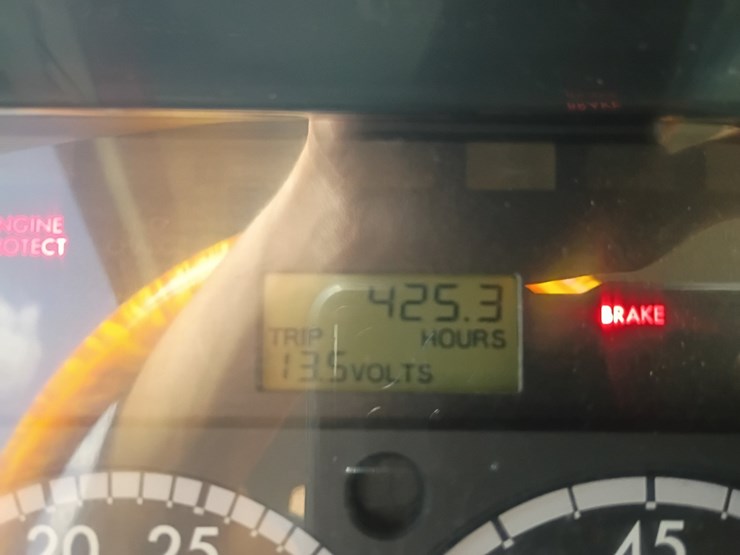2008-freightliner-m2-106-image-57