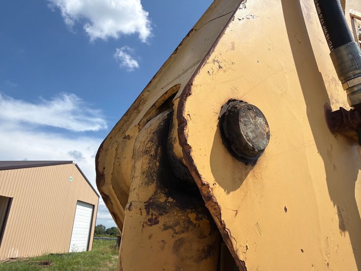 2000-deere-710d-image-128