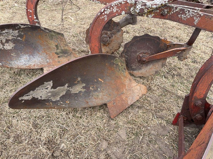 john-deere-pull-type-three-bottom-plow-image-10