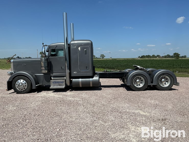 2012-peterbilt-389-image-8