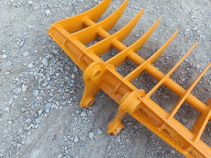 #l75-028-•-future-44"-rake-excavator-attachment-image-6