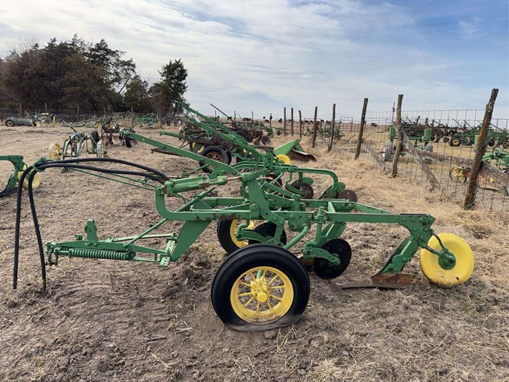john-deere-no.-44-pull-type-two-bottom-plow-image-2