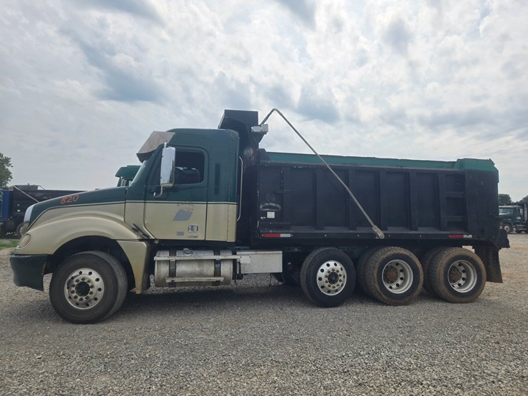 2009-freightliner-columbia-120-image-4