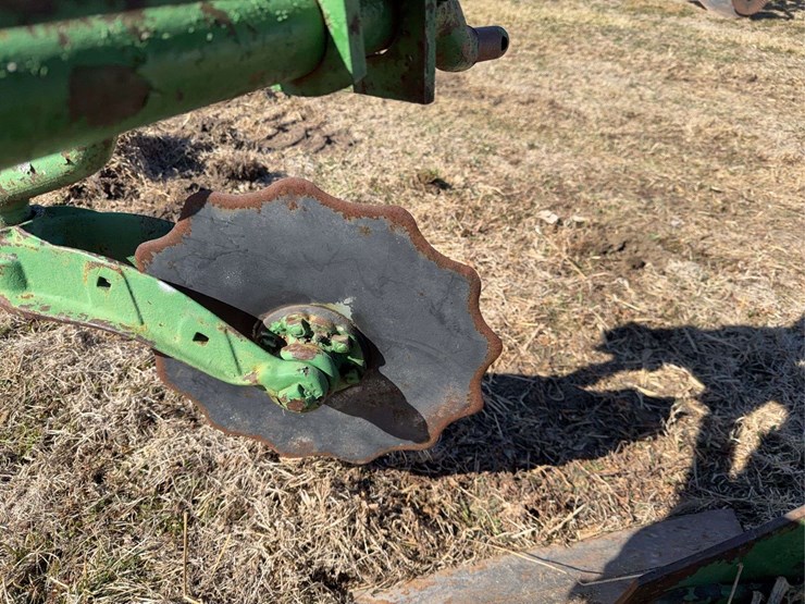 john-deere-three-point-four-bottom-plow-image-30