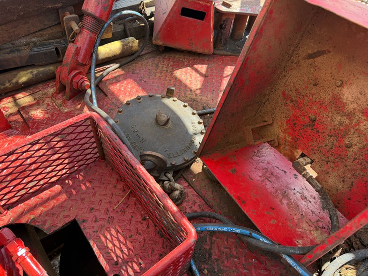 1980-taylor-4-axle-well-service-rig-image-17