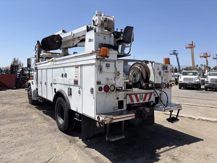 2000-freightliner-fl80-image-4