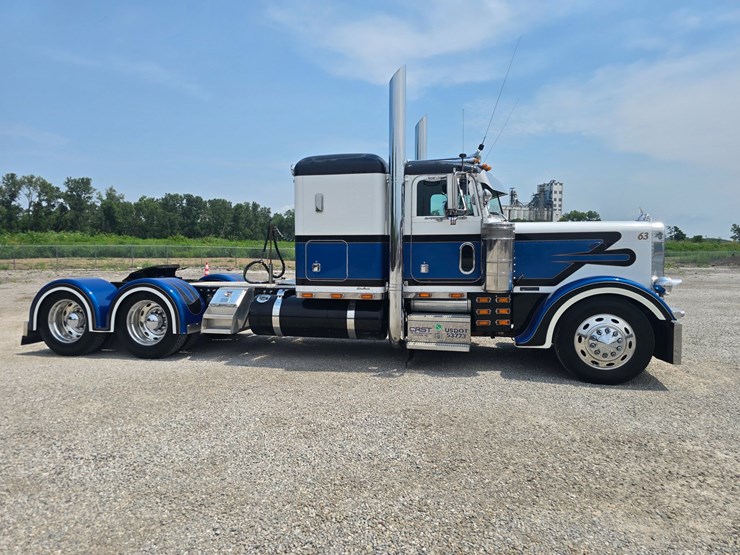 2000-peterbilt-379-image-36