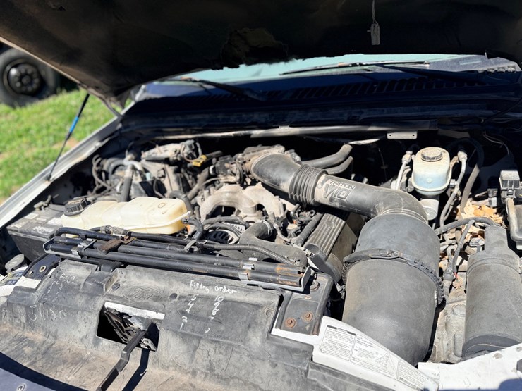 2003-ford-f550-image-25
