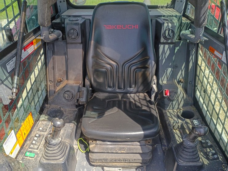 2023-takeuchi-tl10v2-image-26