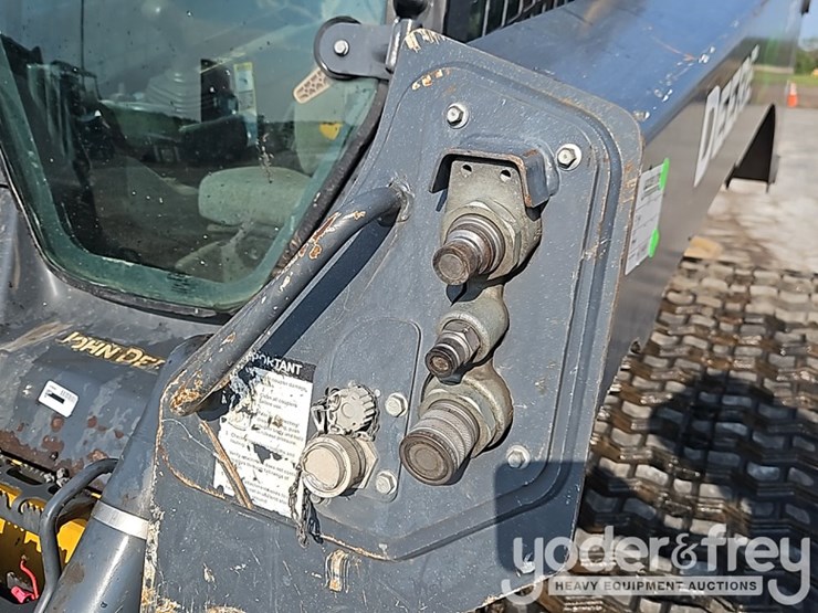 2021-deere-331g-image-16