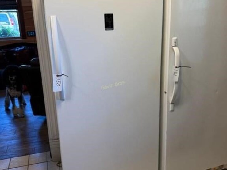 insignia-upright-freezer/fridge-image-2