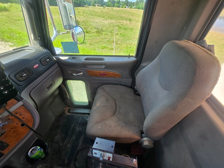 2009-peterbilt-367-image-46