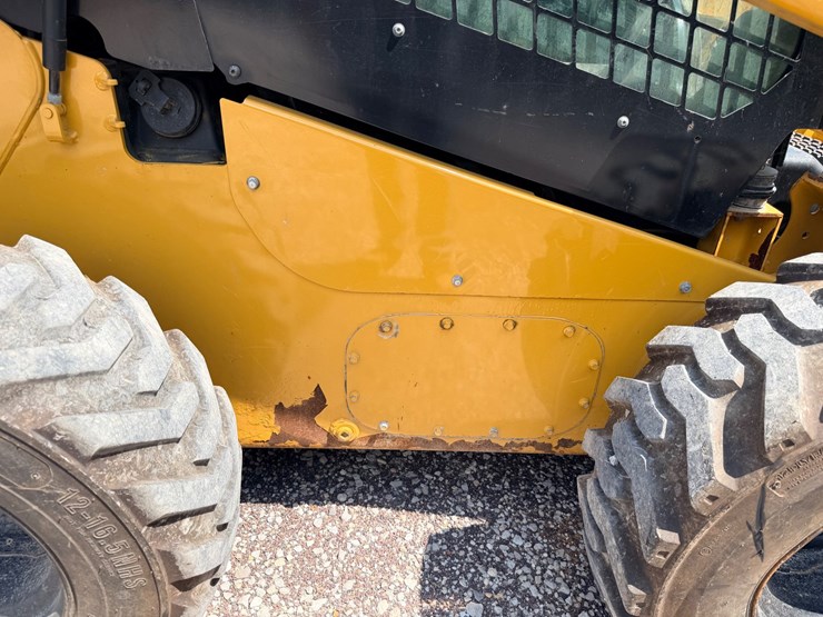 2014-caterpillar-272d-image-89