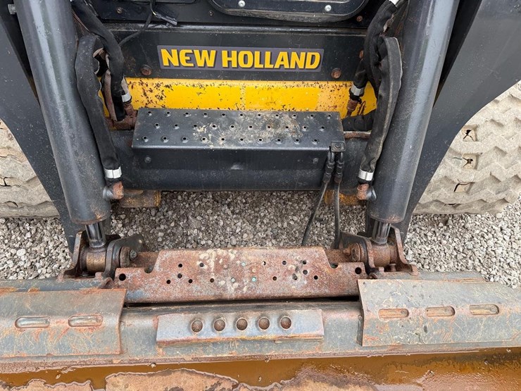 2019-new-holland-c232-image-10