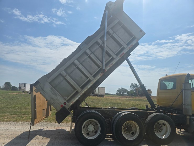 2002-mack-rd688s-image-39