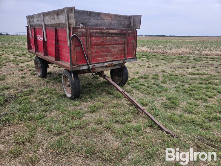 bus-brown-/-case-harvest-wagon-w/hoist-image-3