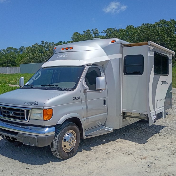 2005 FORD E450