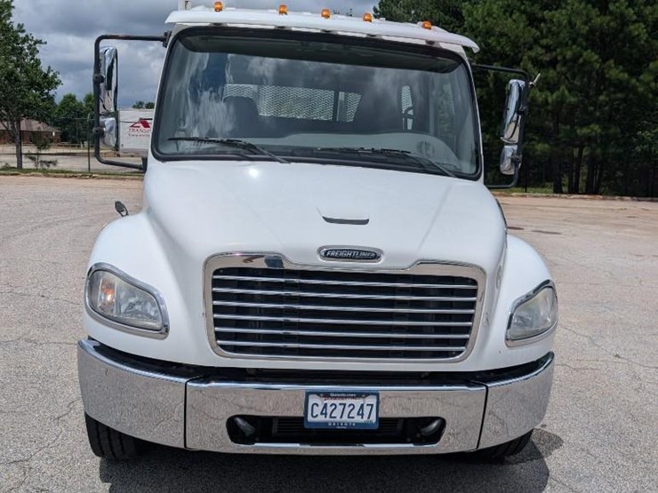 2011-freightliner-m2-stakebed-truck-image-26
