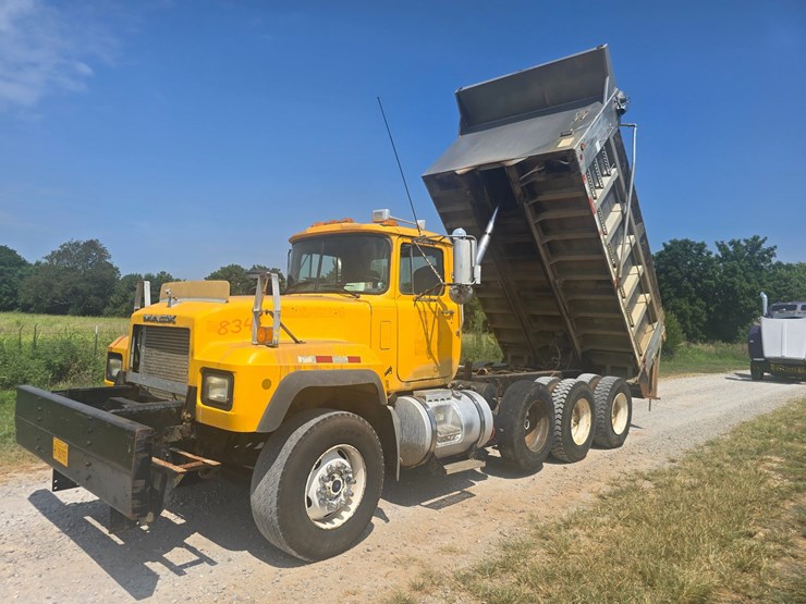 2002-mack-rd688s-image-27