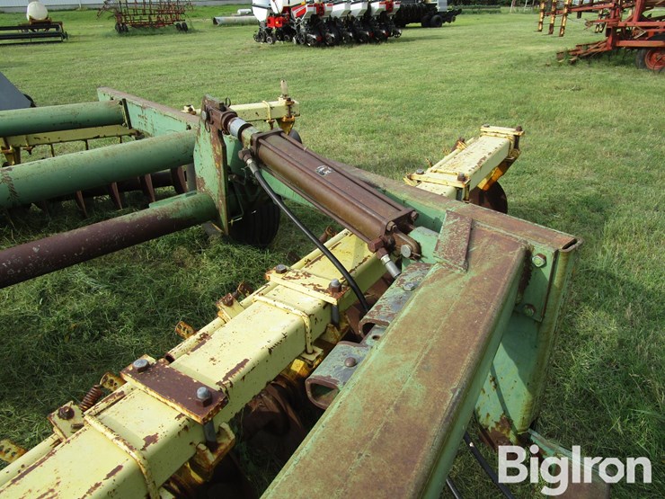 john-deere-340-image-12