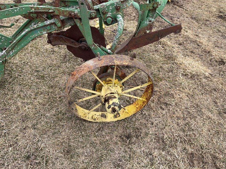 john-deere-pull-type-one-bottom-plow-image-10