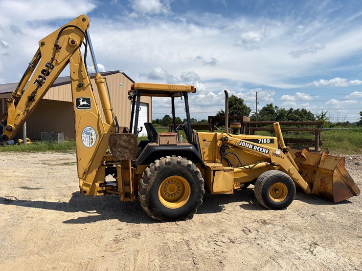 2000-deere-710d-image-11