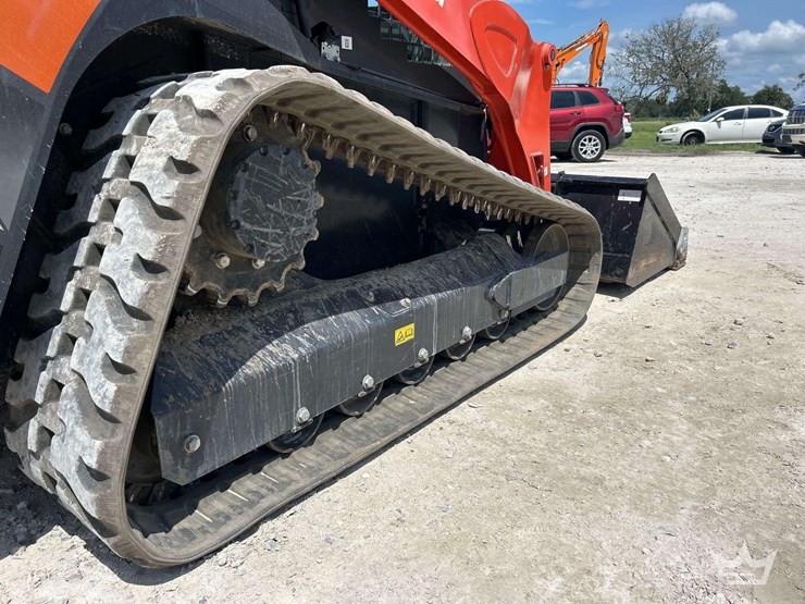 kubota-svl97-2-compact-track-loader-skid-steer-image-28