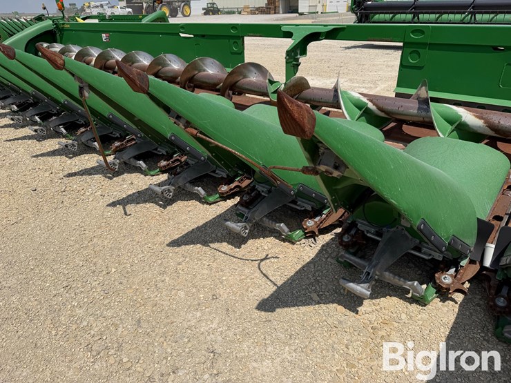 2020-john-deere-716c-image-18
