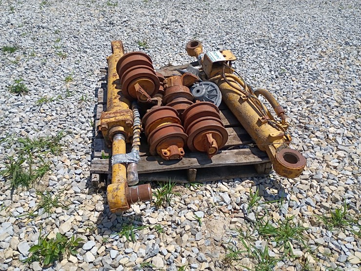 #24826-•-dozer-parts-image-4