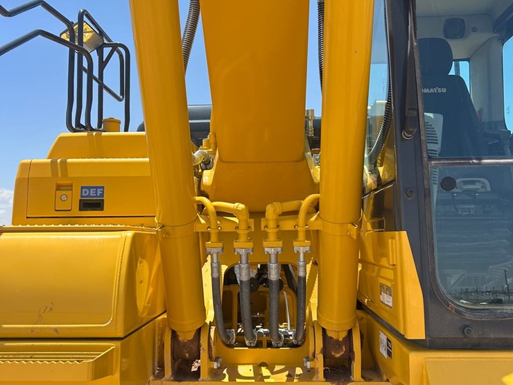 2025-komatsu-pc210-image-21