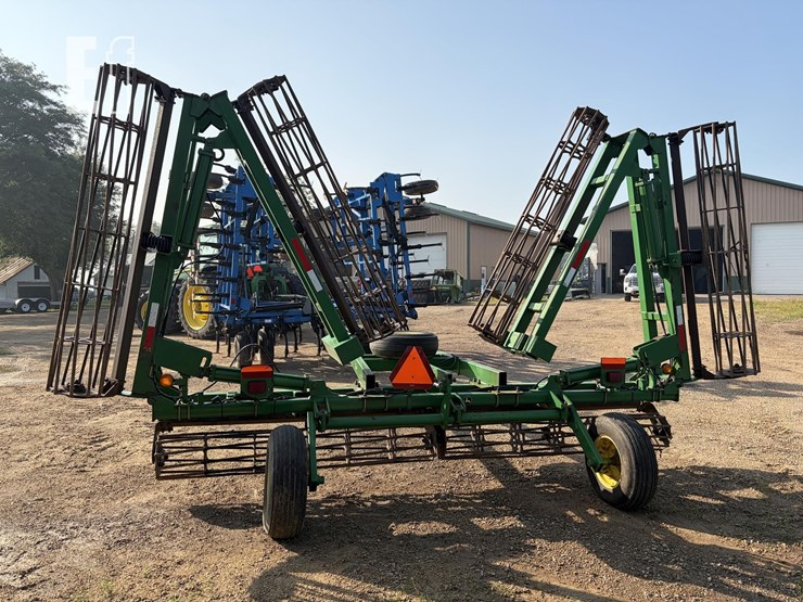 john-deere-200-image-2
