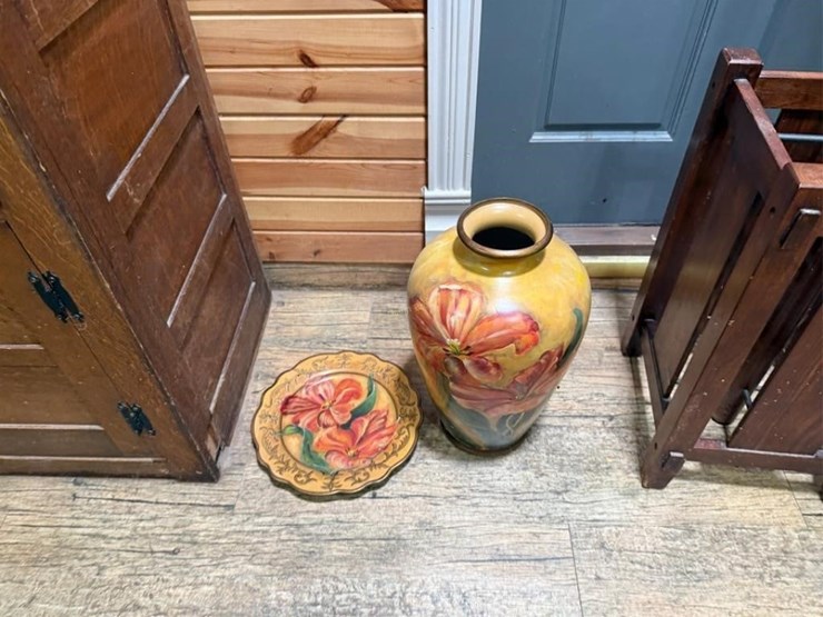 hand-painted-vase-&-plate-image-3