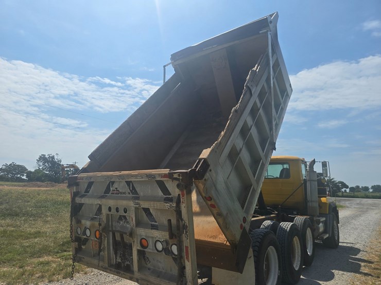 2002-mack-rd688s-image-37