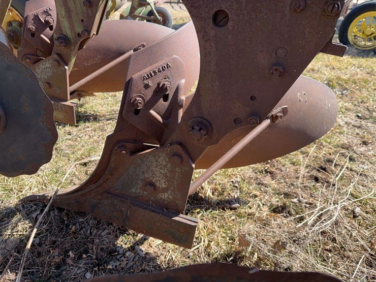 john-deere-pull-type-three-bottom-plow-image-29