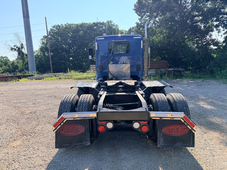 2021-peterbilt-579-image-15