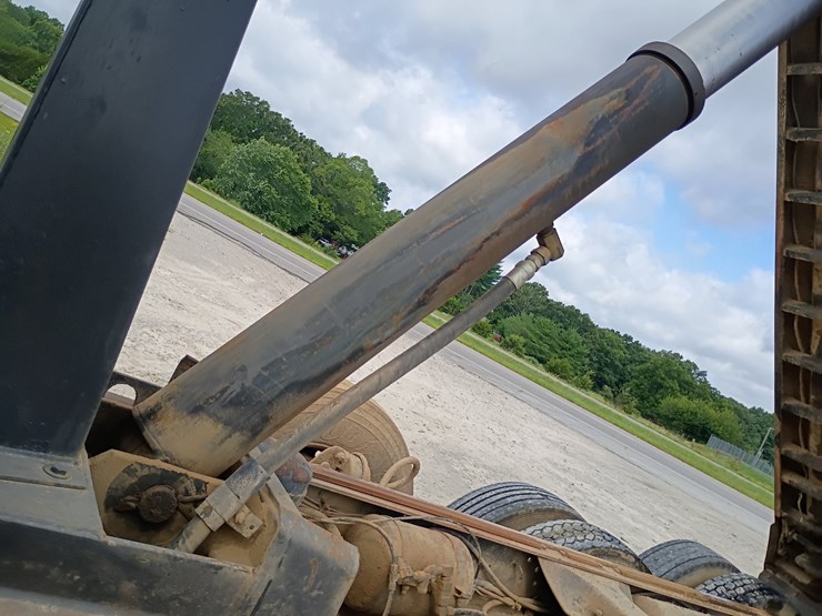 #24861-•-1988-freightliner-flc-dump-truck-image-88