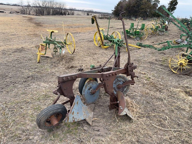 john-deere-three-point-two-bottom-plow-image-5