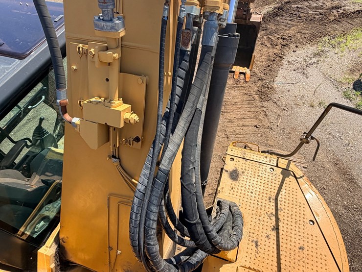 2010-caterpillar-328d-image-160