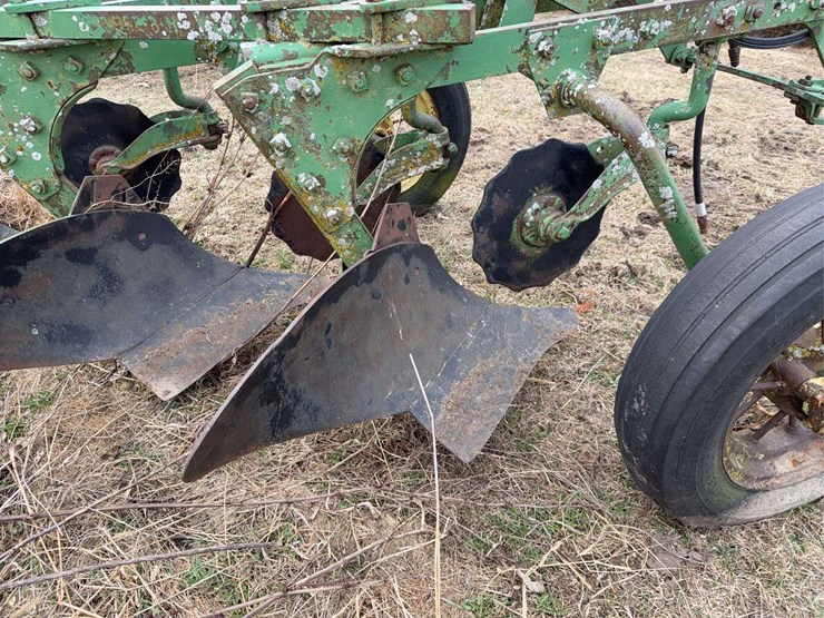 john-deere-pull-type-three-bottom-plow-image-10