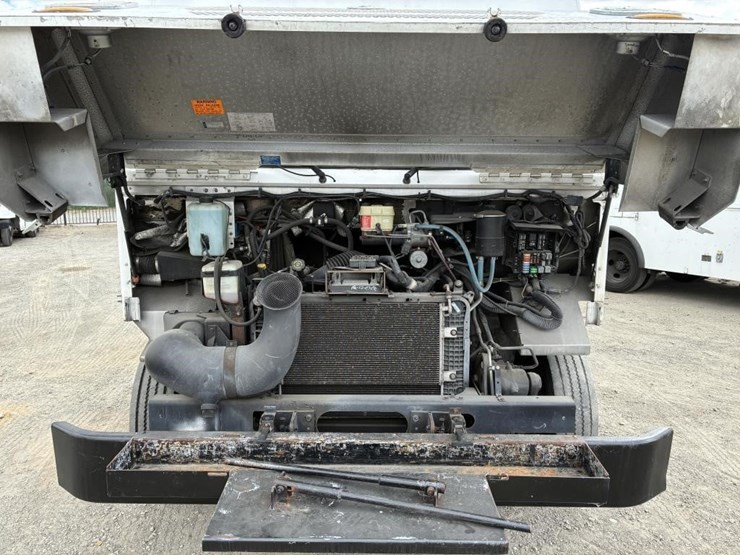 2008-workhorse-w62-image-10
